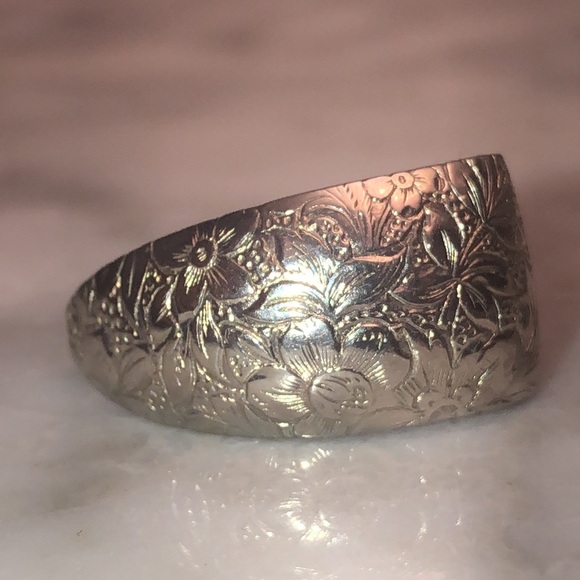 Flower Medel Hoop Earrings - Picture 4 of 4